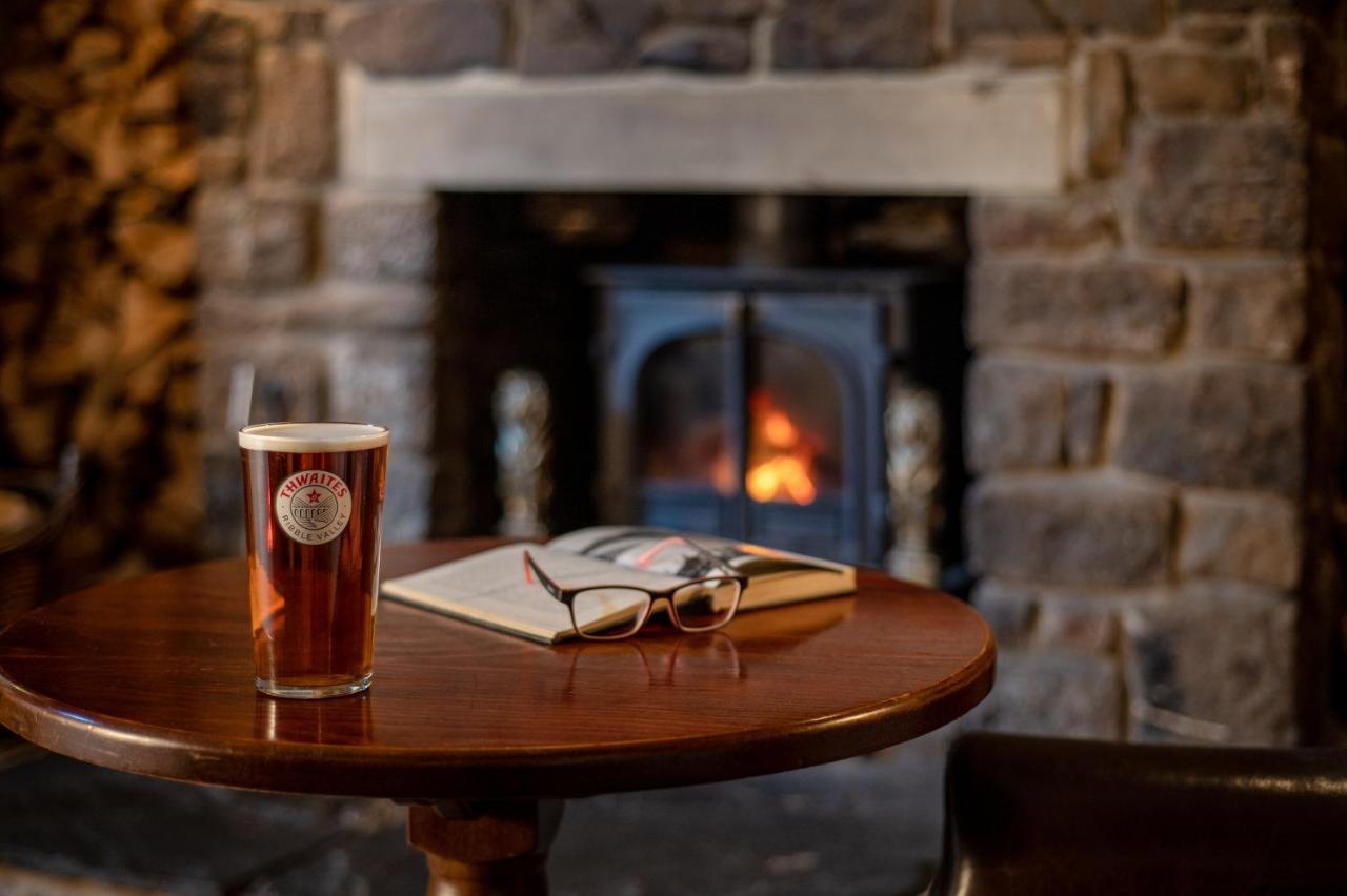 Hotel The Golden Lion At Settle Extérieur photo