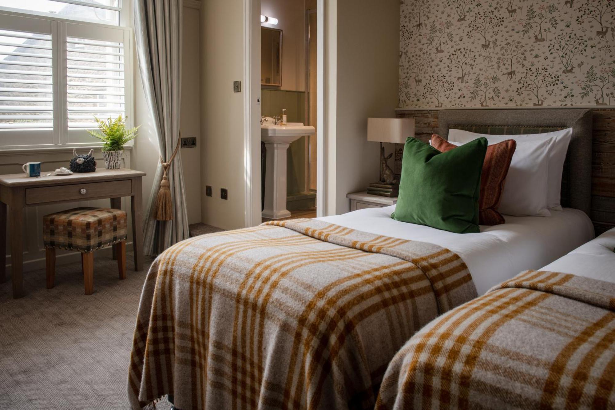 Hotel The Golden Lion At Settle Extérieur photo