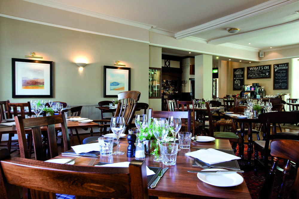 Hotel The Golden Lion At Settle Extérieur photo