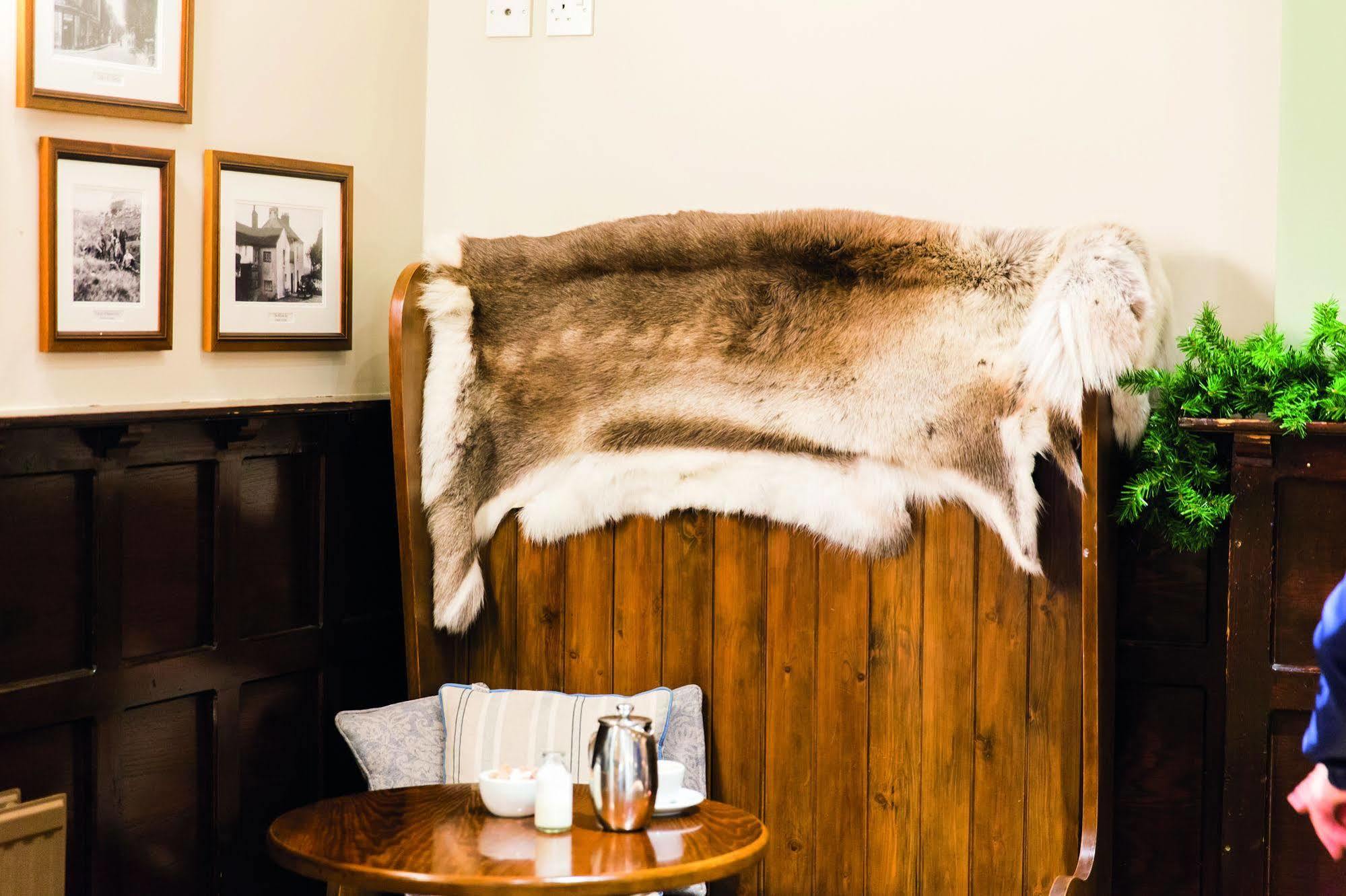 Hotel The Golden Lion At Settle Extérieur photo